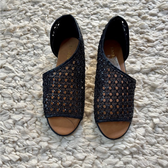 Women's Bamboo Black Woven Peep Toe Flat Sandals Size 6.5 - Picture 1 of 6